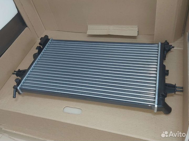 Радиатор охлаждения Opel Astra G 1.4 1.6 1.8л