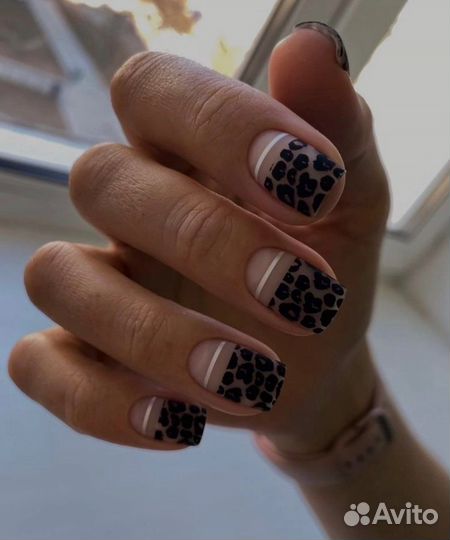 Модель на маникюр