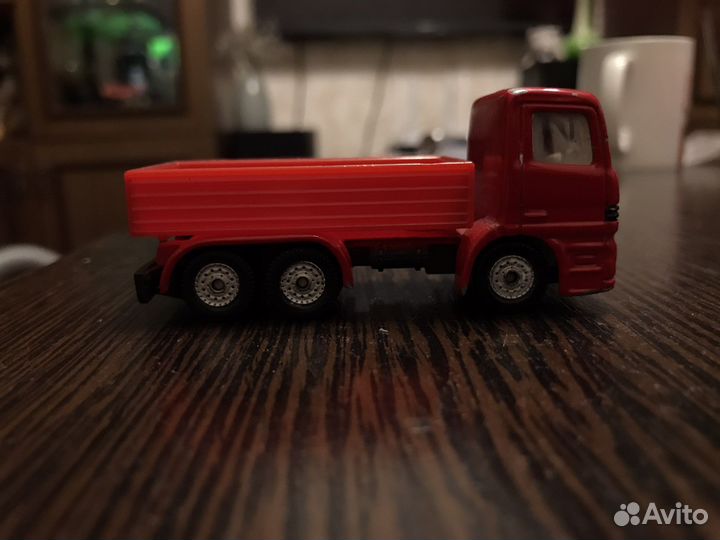 Siku Mercedes-Benz Actros Diecastluv's