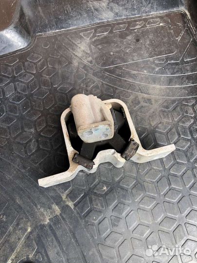 Лада Веста подушка двигателя правая