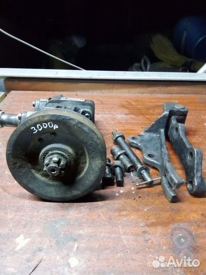 Насос гур с кронштейном