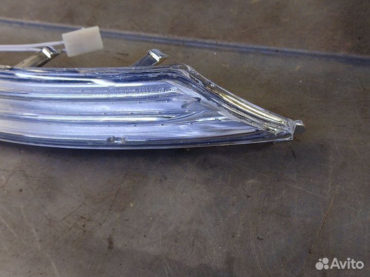 Повторитель поворота левый дефект VW Туарег GP