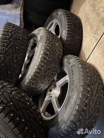 Pirelli Ice Zero 215/65 R16 180Y