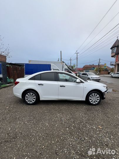 Chevrolet Cruze 1.8 МТ, 2011, битый, 145 000 км