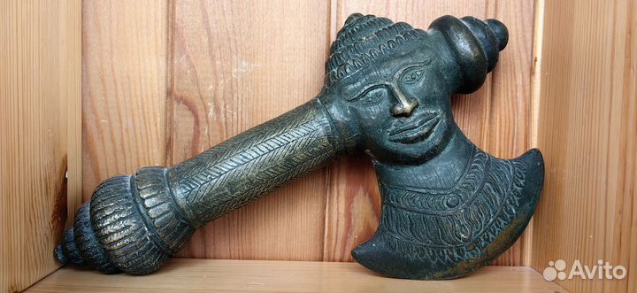 Ритуальный бронзовый топор из Камбоджи