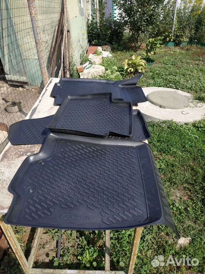 Автомобильные коврики резиновые на Ниссан икстрейл