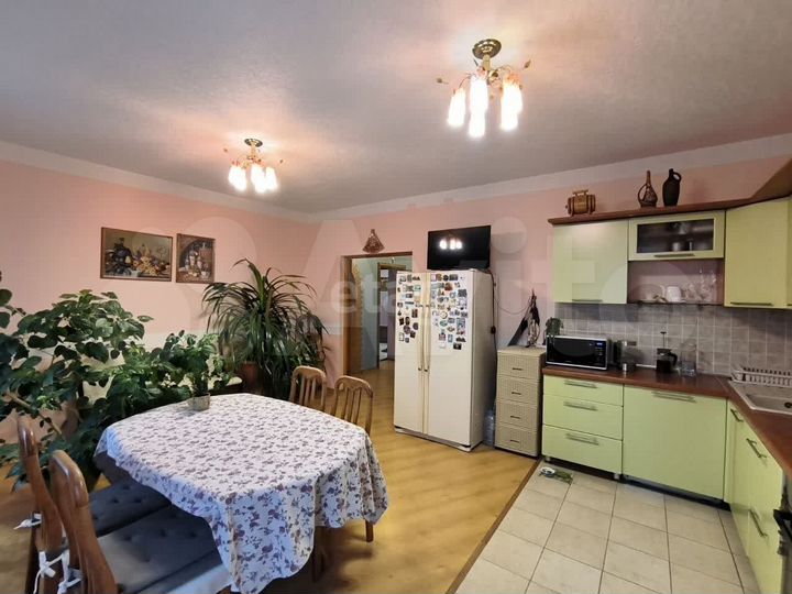 Дом 401,6 м² на участке 7,5 сот.