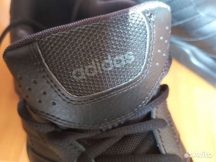 Кроссовки Adidas новые