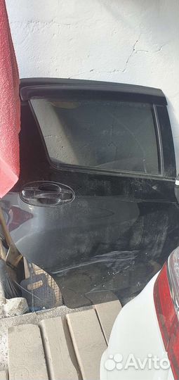 Дверь задняя правая Toyota Vitz 2015 года