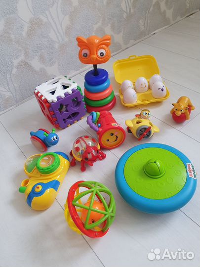 Развивающие игрушки для малышей пакетом