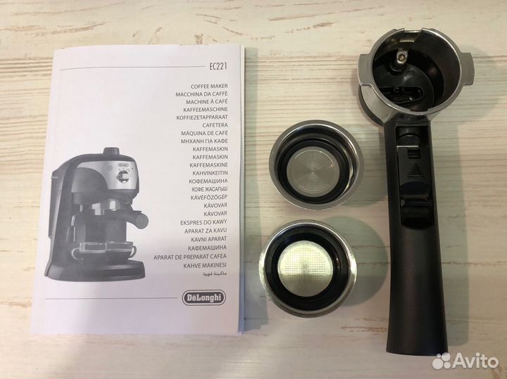 Кофеварка рожковая Delonghi EC221.B