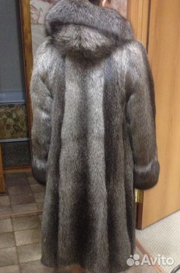 Продам шубу из нутрии с песцом