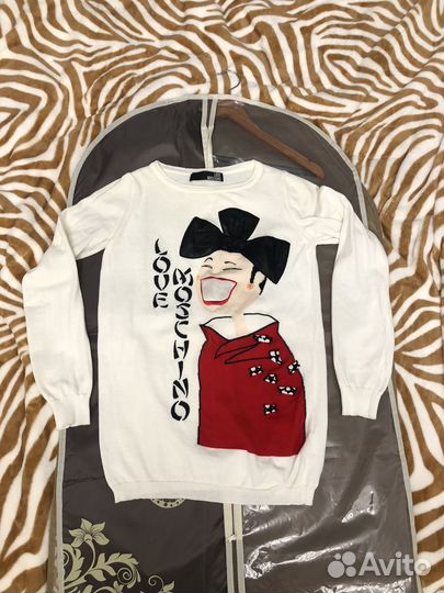 Джемпер love moschino