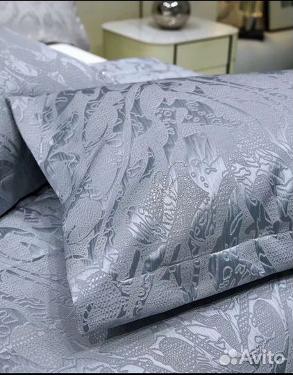 Покрывало на кровать 260-250/50-702шт