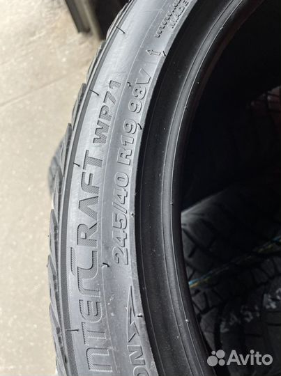 Kumho WinterCraft WP71 275/35 R19 и 245/40 R19 100V