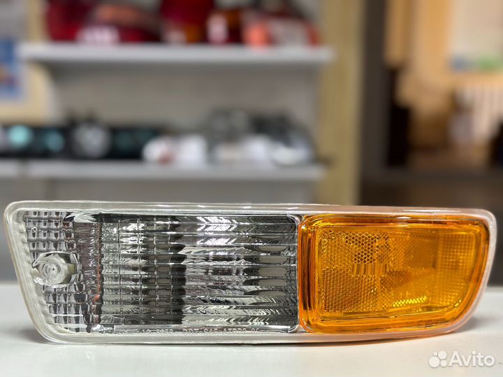Указатель поворота левый toyota RAV4 1997-2000