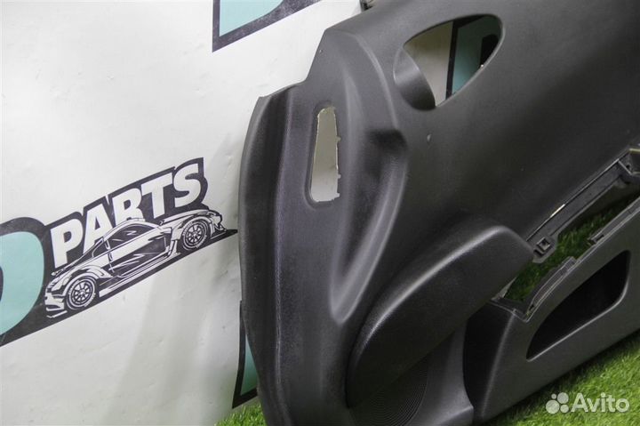 Обшивка двери правая Nissan Fairlady Z Z33-008815