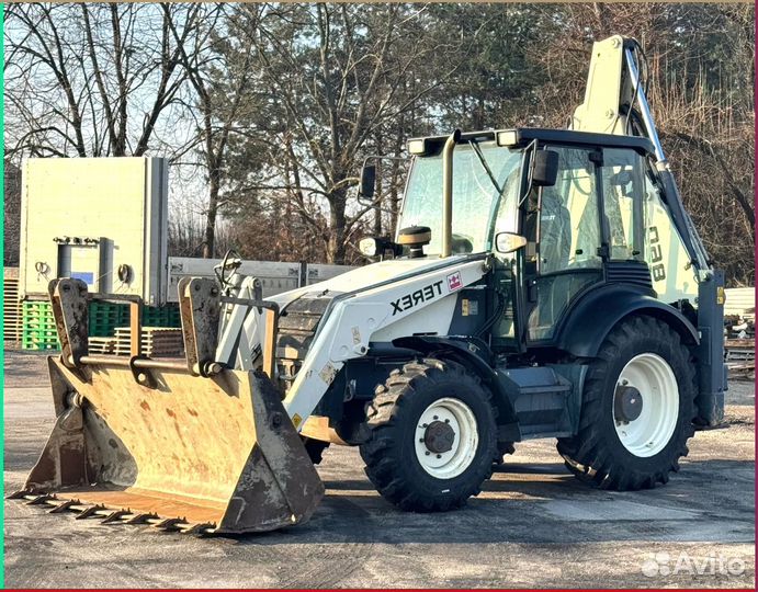 Левое стекло на экскаватор-погрузчик Terex 820 825 860
