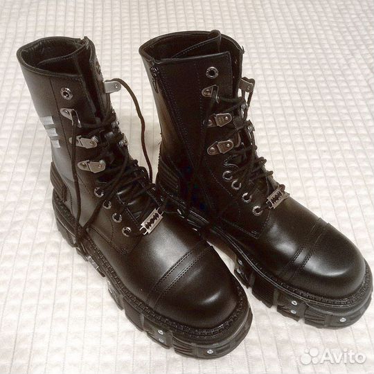 New Rock Tank берцы на руках