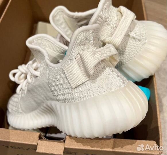 Кроссовки Adidas Yeezy Boost 350 V2 Bone белые