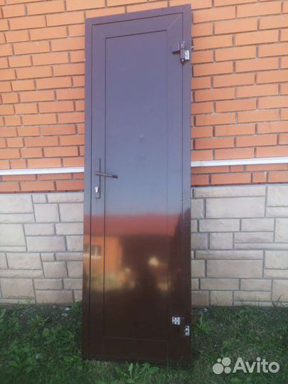 Дверь алюминиевая