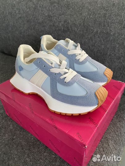 Кроссовки женские 36р.новые