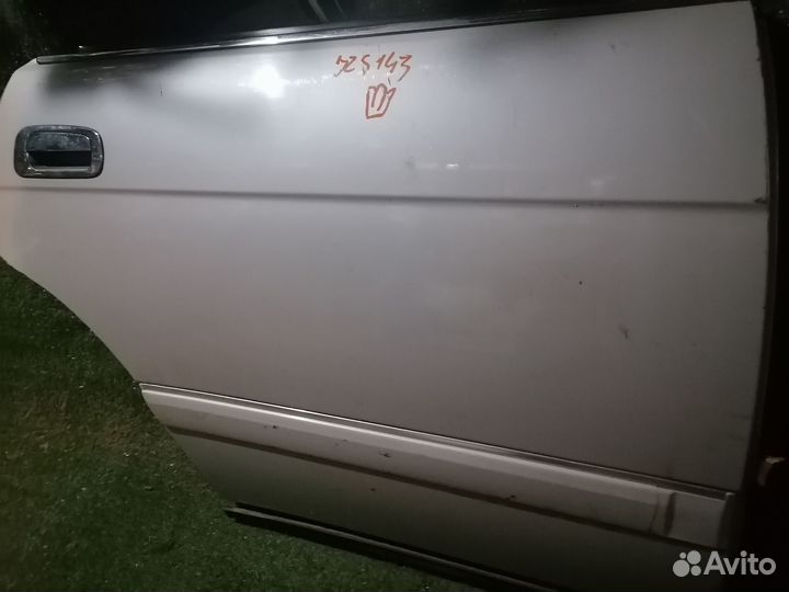 Дверь задняя правая Toyota Crown JZS140 Пустая