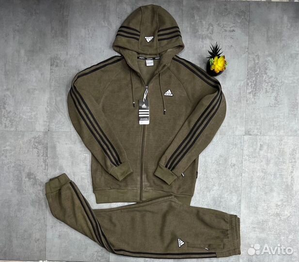 Спортивный костюм adidas