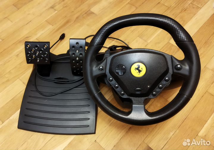 Игровой руль с педалями Thrustmaster Ferrari