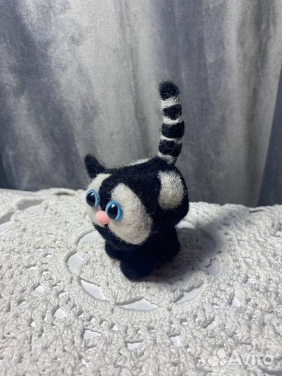 Теплый котёнок из шерсти валяние