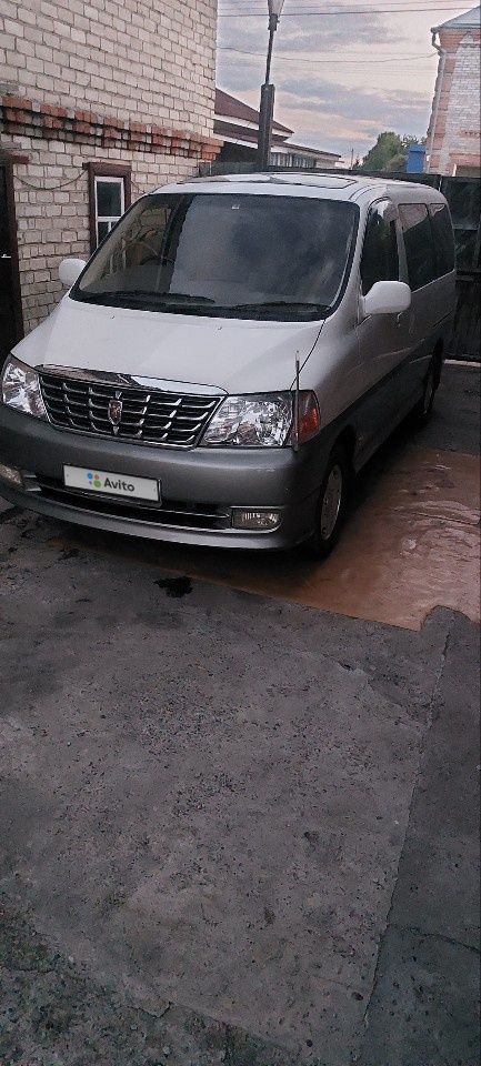 Toyota Grand Hiace: фото владельца