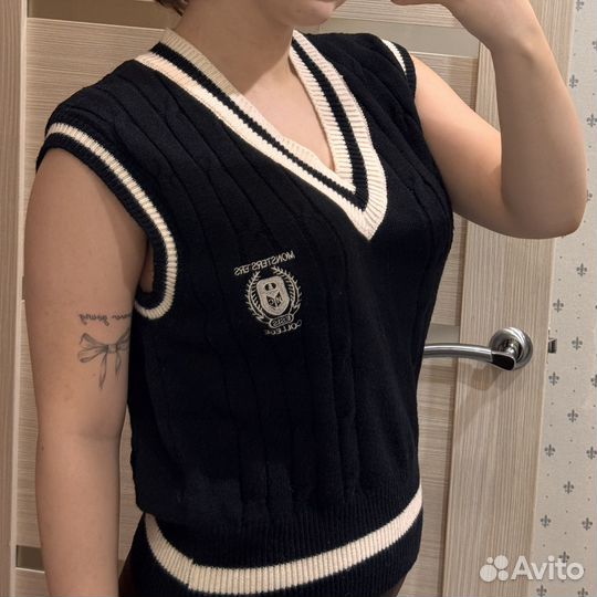 Жилетка женская вязаная