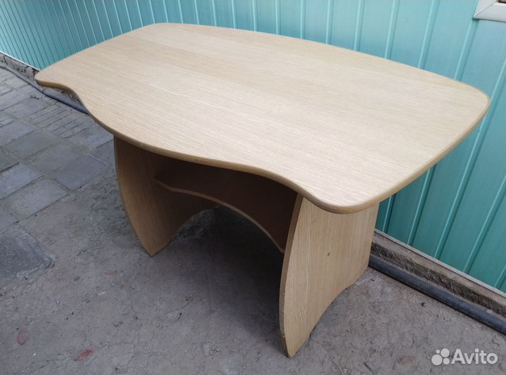 Письменный стол