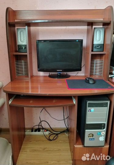 Компьютерный стол