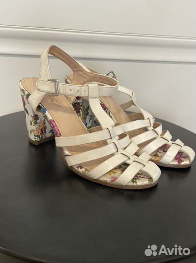 Босоножки 39