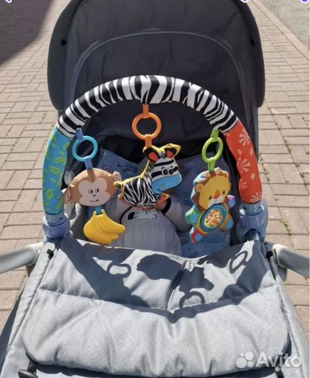 Дуга с игрушками