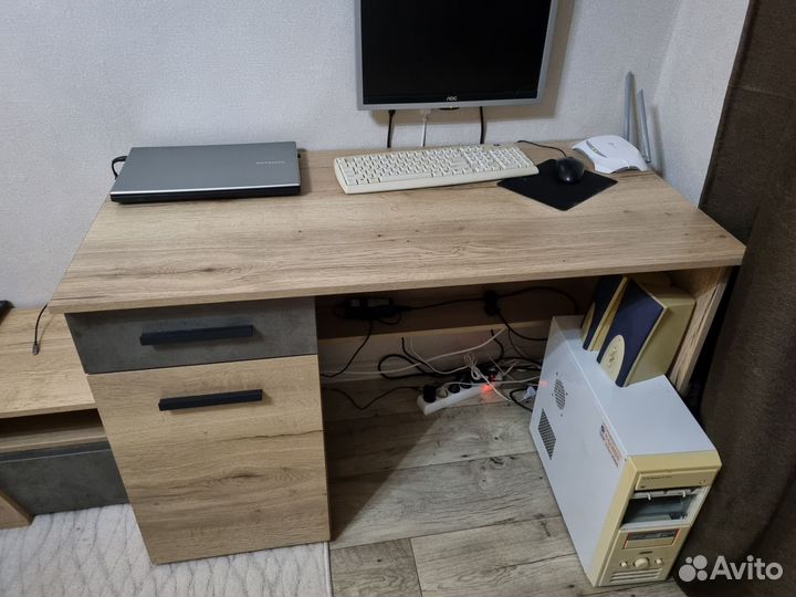 Письменный стол