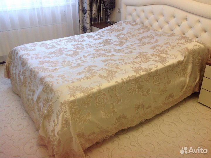 Покрывало на двухспальнюю кровать