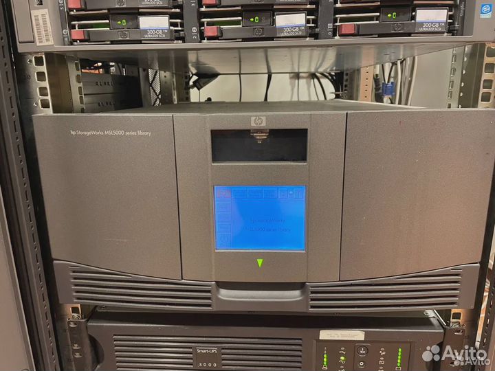 Кассетное хранилище и сервер HP MSL5000 DL380G5