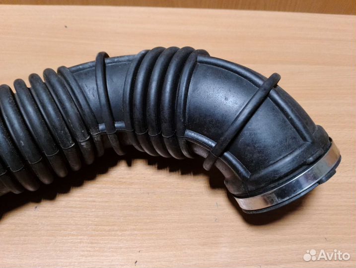 Патрубок воздушного фильтра 1.8 шевроле круз