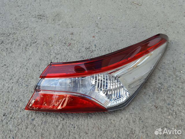 Фонарь правый в крыло Camry v70 галоген