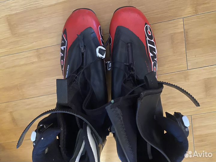 Лыжные ботинки коньковые atomic