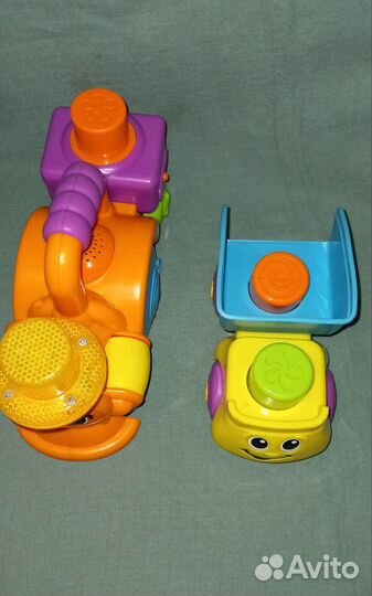 Паровозик музыкальный и грузовичок fisher price