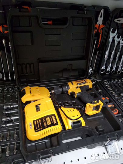 Шуруповерт dewalt