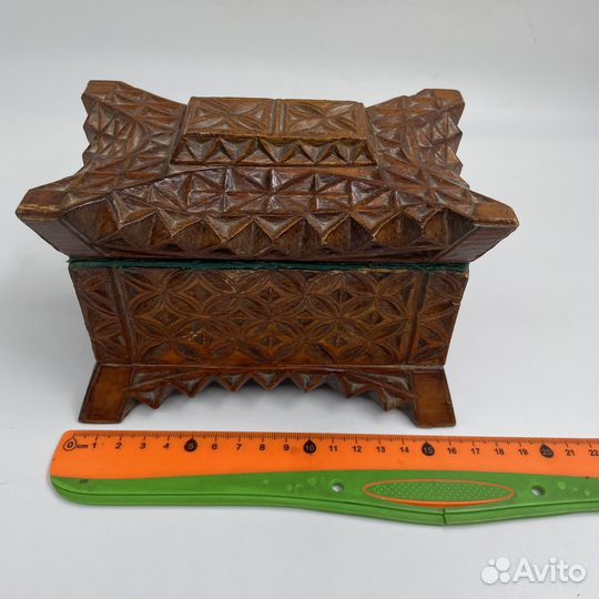 Шкатулка старинная деревянная резная сундучок