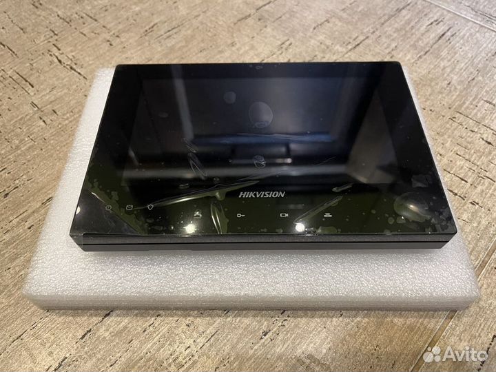 Видеопанель Hikvision DS-KH8340-TCE2 цветной сигна