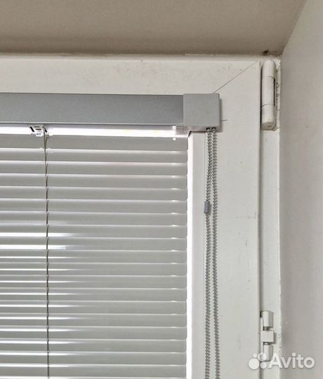 Жалюзи в офис цветные