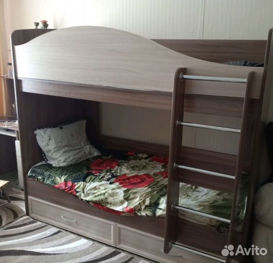 Двухъярусная кровать