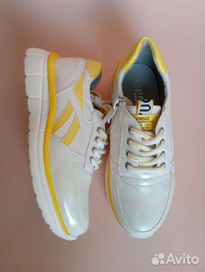 Кроссовки для девочки 31 размер. новые