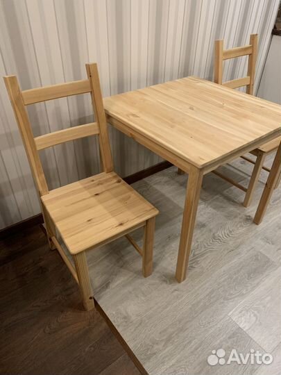 Кухонный стол и стулья IKEA